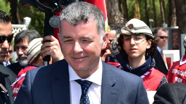 Рус, сдавайся! Глава британской разведки сделал России неприличное предложение