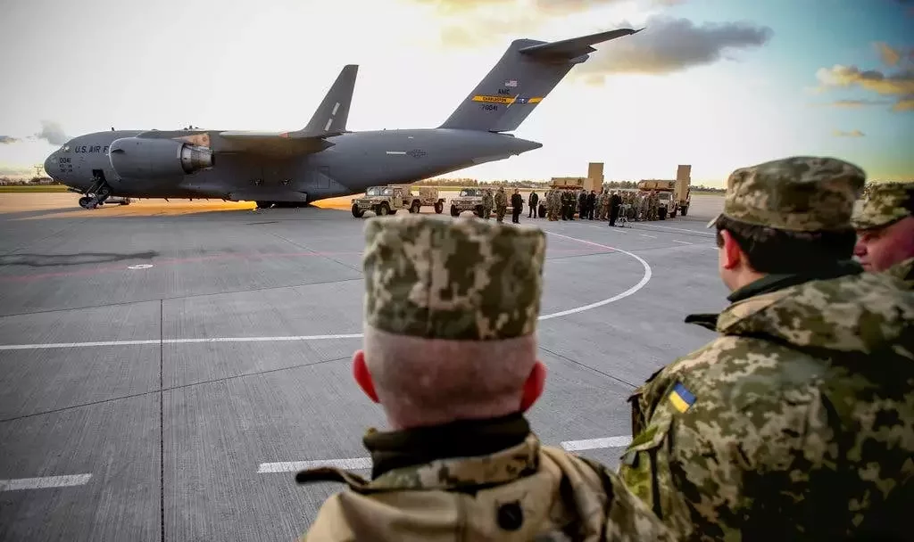 США хотят поставить на Украину крупную партию вывезенной из Афганистана техники и боеприпасов, – боевик АТО