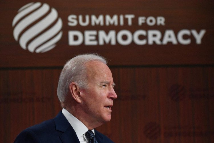 Праздник послушания: перестроит ли мир «Саммит за демократию» ?