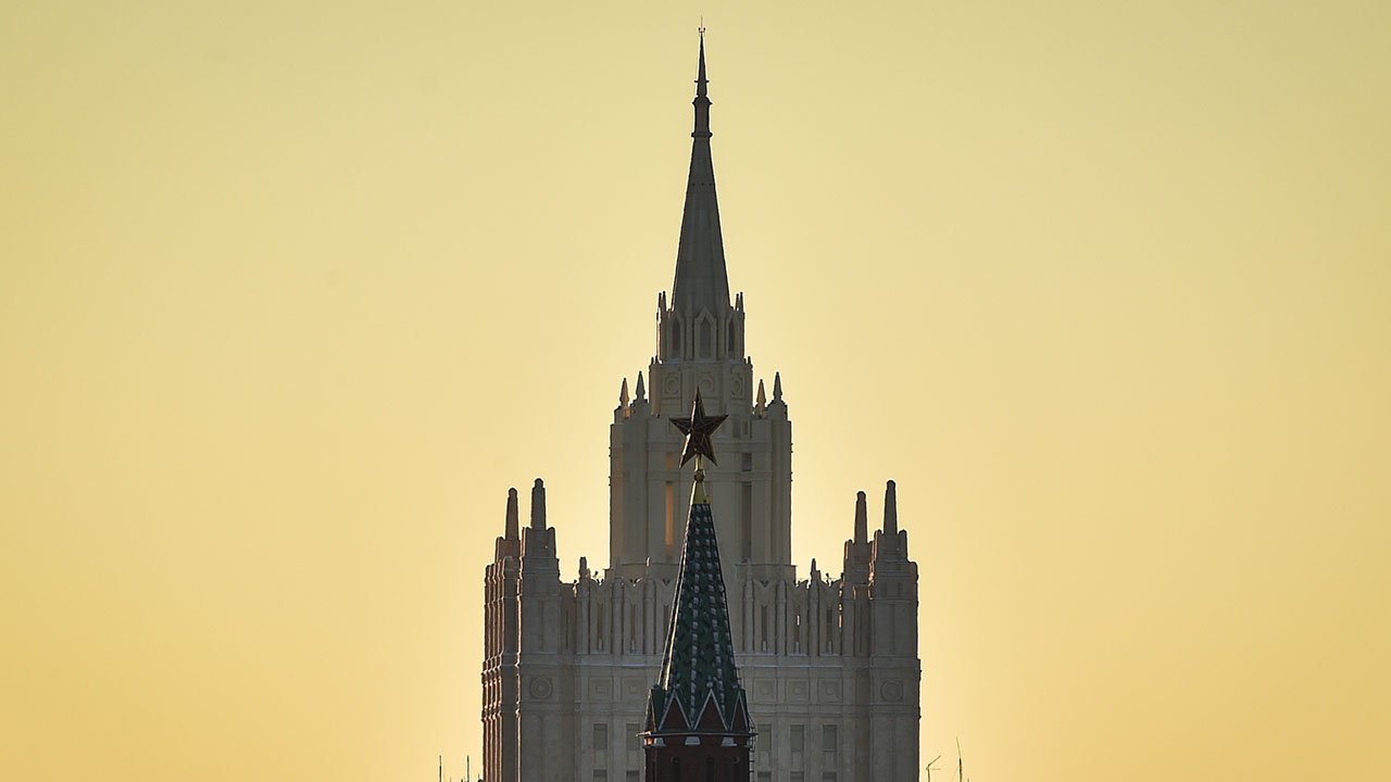 Захарова заявила, что Запад направляет на Украину боевиков под видом инструкторов