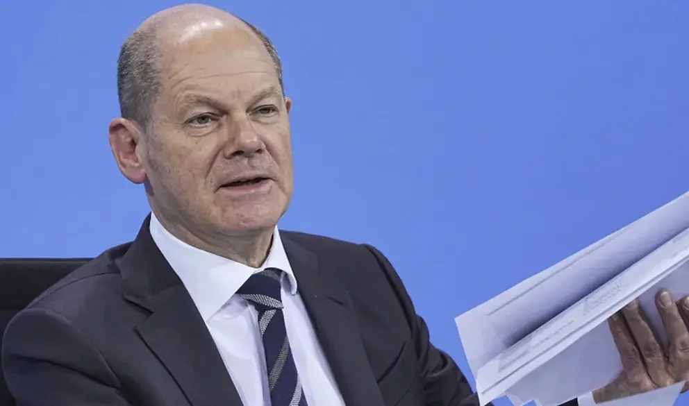 Рар рассказал о решении Шольца собственноручно определять политику в отношении РФ