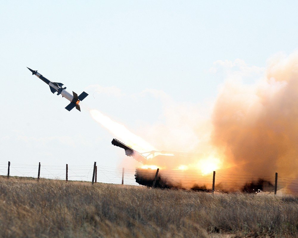 Любой иностранный военный самолет, появившийся в небе Донбасса, будет сбит