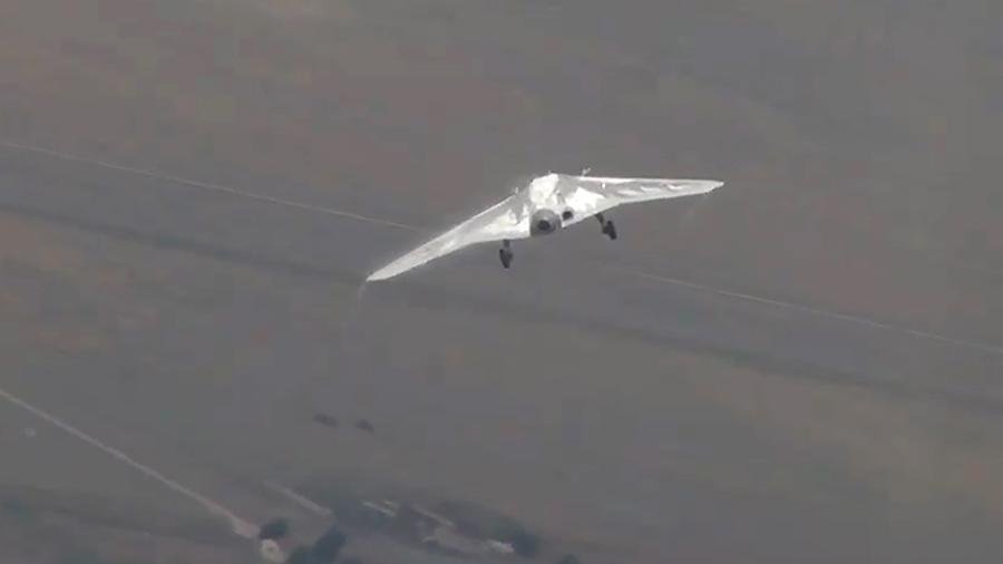 Российский БПЛА «Охотник» сбил в зоне безопасности России в Сирии иностранный дрон