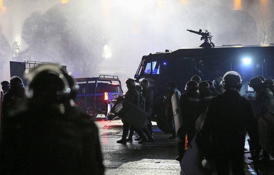 Казахстан обратился в ОДКБ за помощью в подавлении протестов