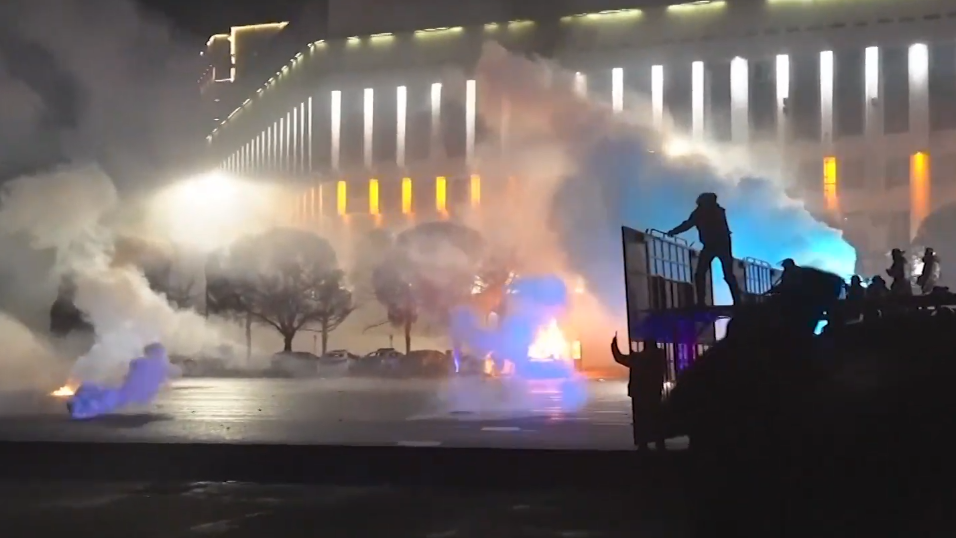 Цветные перевороты - это акт войны