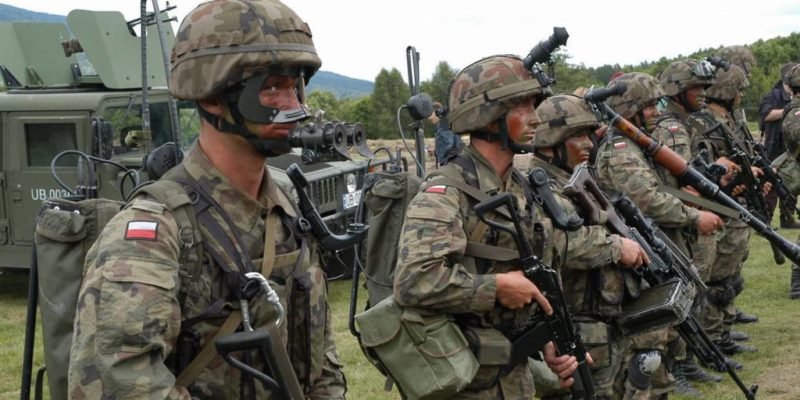 Беженцы вернулись домой, а почему Войско Польское стоит у белорусской границы?