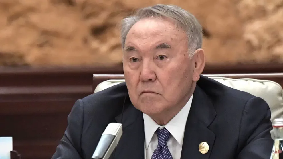 Бывший президент Казахстана Назарбаев вместе с дочерями покинул страну