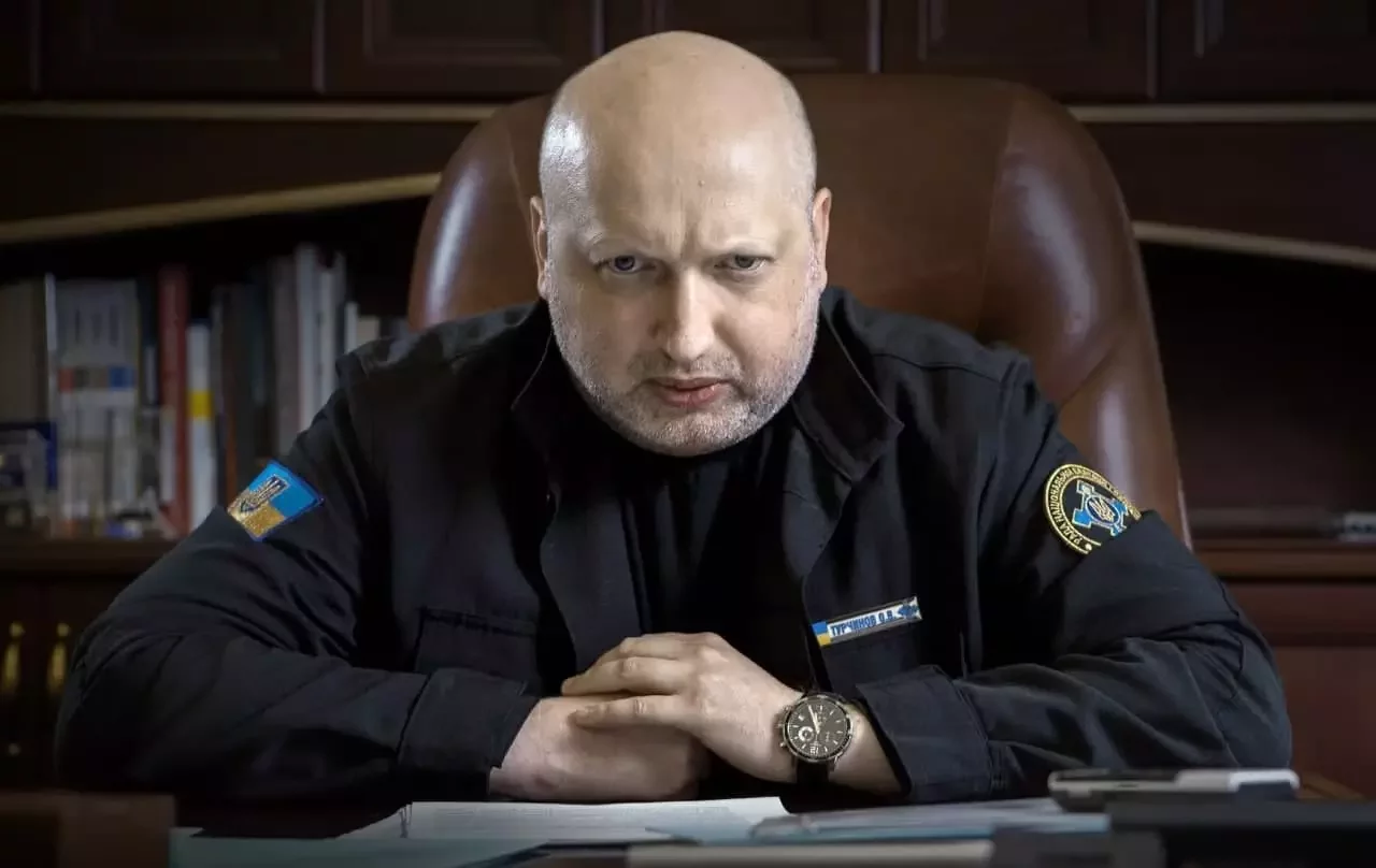 Турчинов требует остановить Россию в Казахстане