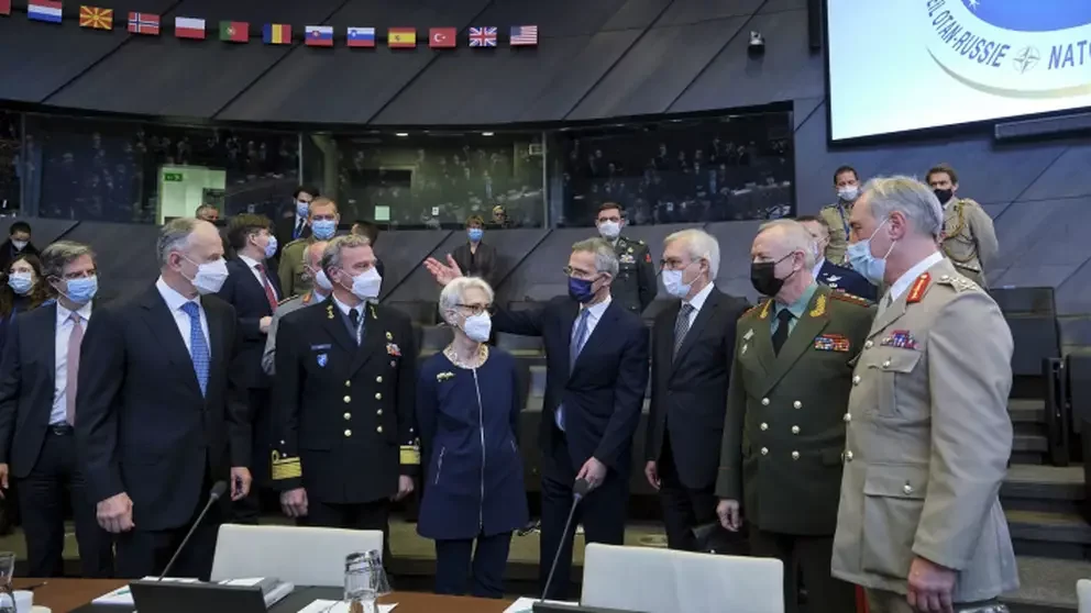 «Будем приучать их к диалогу». Как американцы схитрили на переговорах РФ и НАТО в Брюсселе