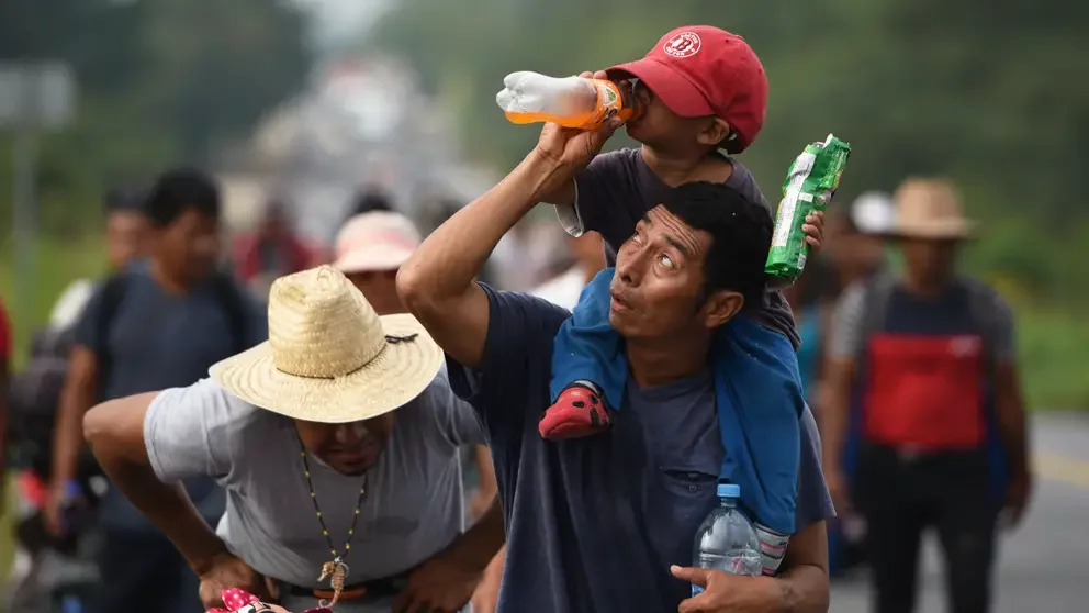 Новый караван мигрантов застрял на границе Гватемалы