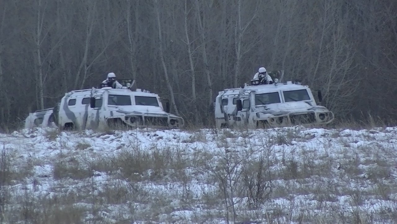 Военный спецназ провел масштабные учения на «Тиграх» под Оренбургом