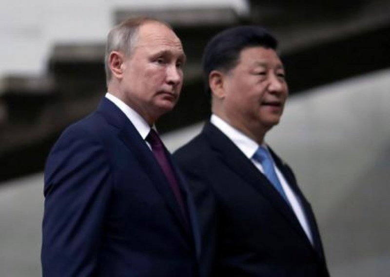 Си в телефонном разговоре попросил Путина не вторгаться на Украину во время Олимпиады — Bloomberg