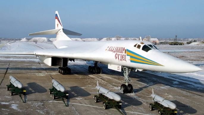 Погребинский: Поставки британских и американских вооружений не спасут Украину от разгрома