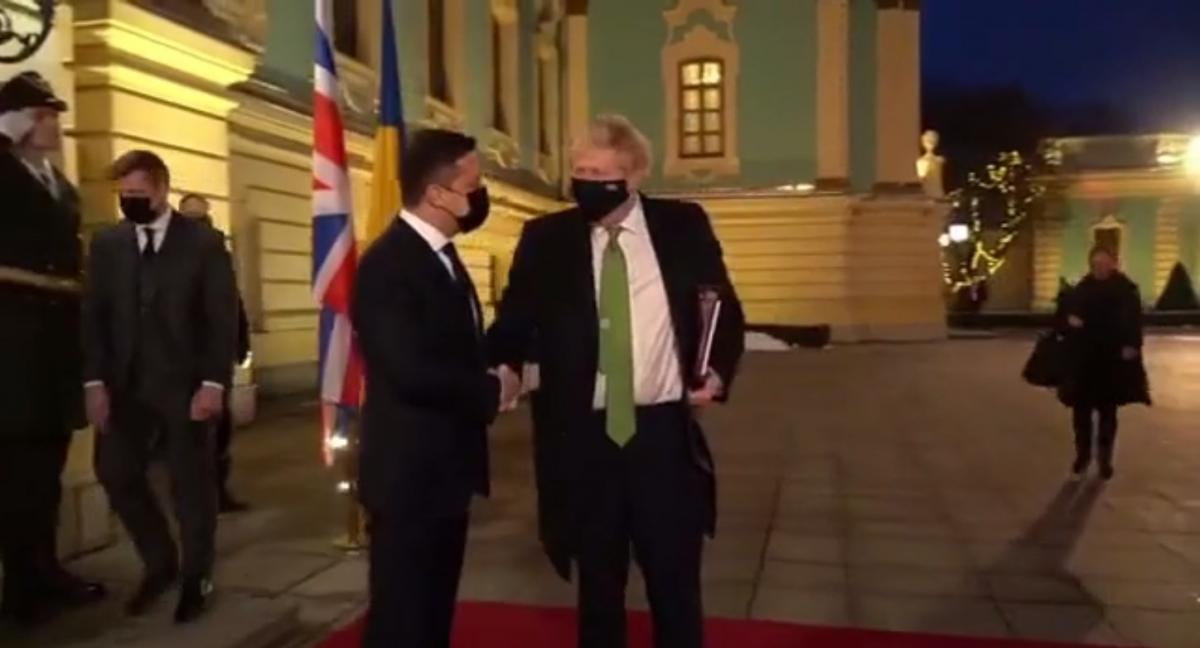 Джонсона оконфузили на встрече с Зеленским