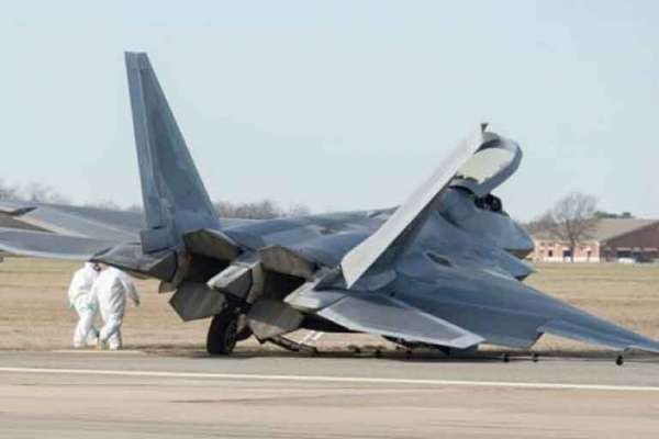В ВВС США из 195 истребителей F-22 лишь 33 могут взлететь