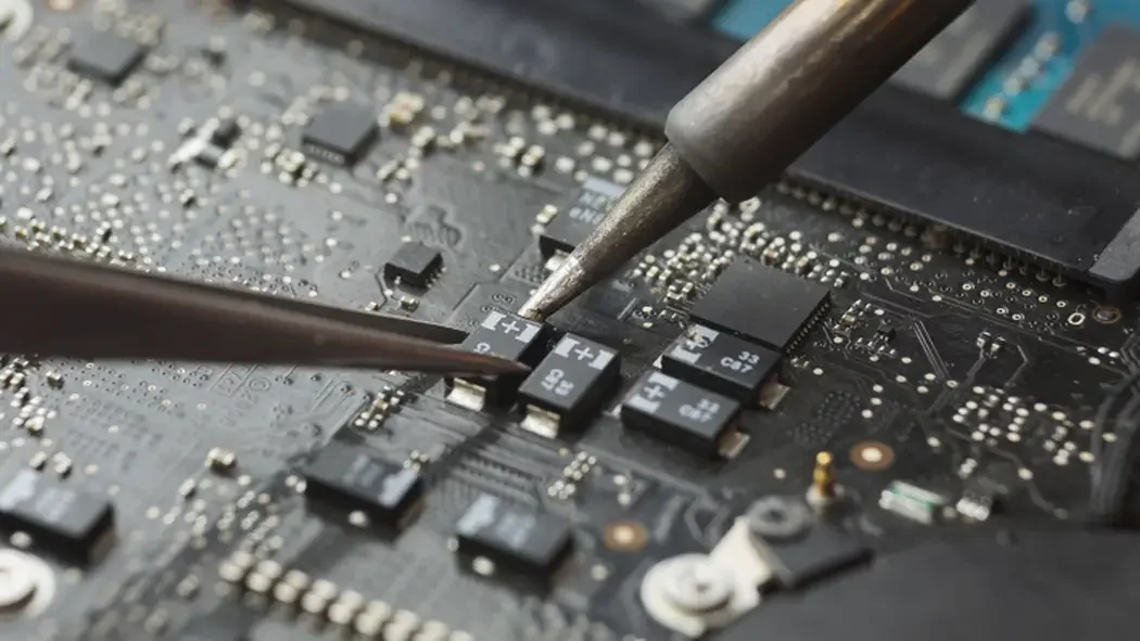 Отказ от импортных цифровых платформ и оборудования обезопасит экономику РФ