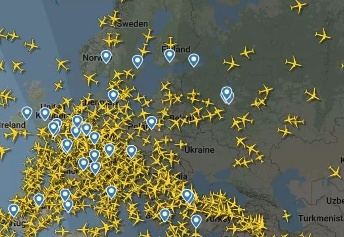 «Нацистские обезьяны с гранатой». Над Украиной устанавливается бесполетная зона