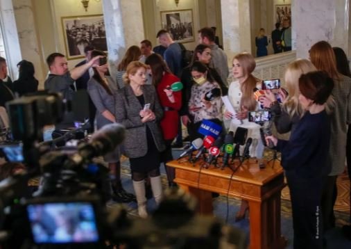 Тимошенко требует выхода из Минских соглашений