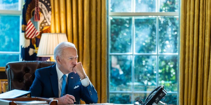 Байден давит на Путина: введи войска на Украину!