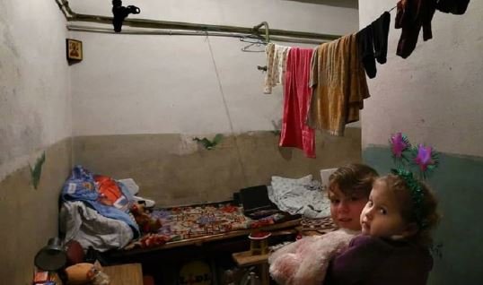 Донбасс под огнем. Детей эвакуируют в бомбоубежища