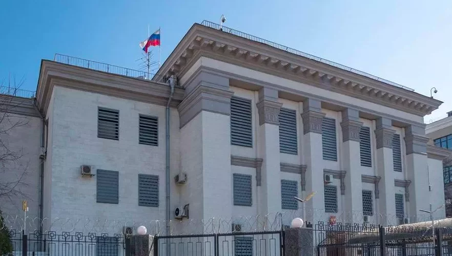 «Будет военный комендант» – Посольство и консульства России эвакуируются с Украины