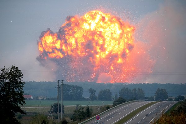 Взрывы гремят на крупнейших военных базах и объектах ВС Украины