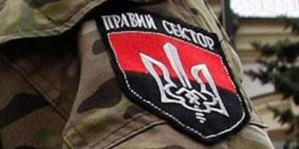 Радикалы начали разбегаться из Украины, власть имитирует зачистку «Правого сектора»