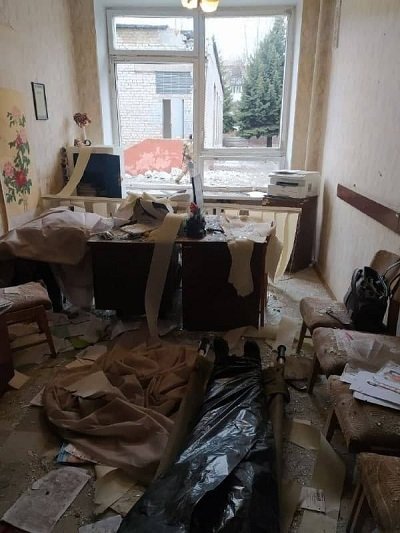 Двое учителей погибли при обстреле школы в Горловке