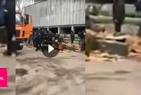 В Киеве началась беспорядочная раздача оружия