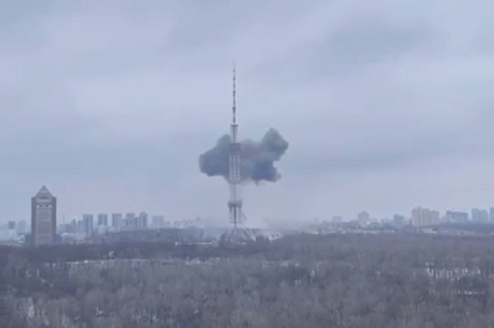 В Киеве прогремели взрывы около телевышки