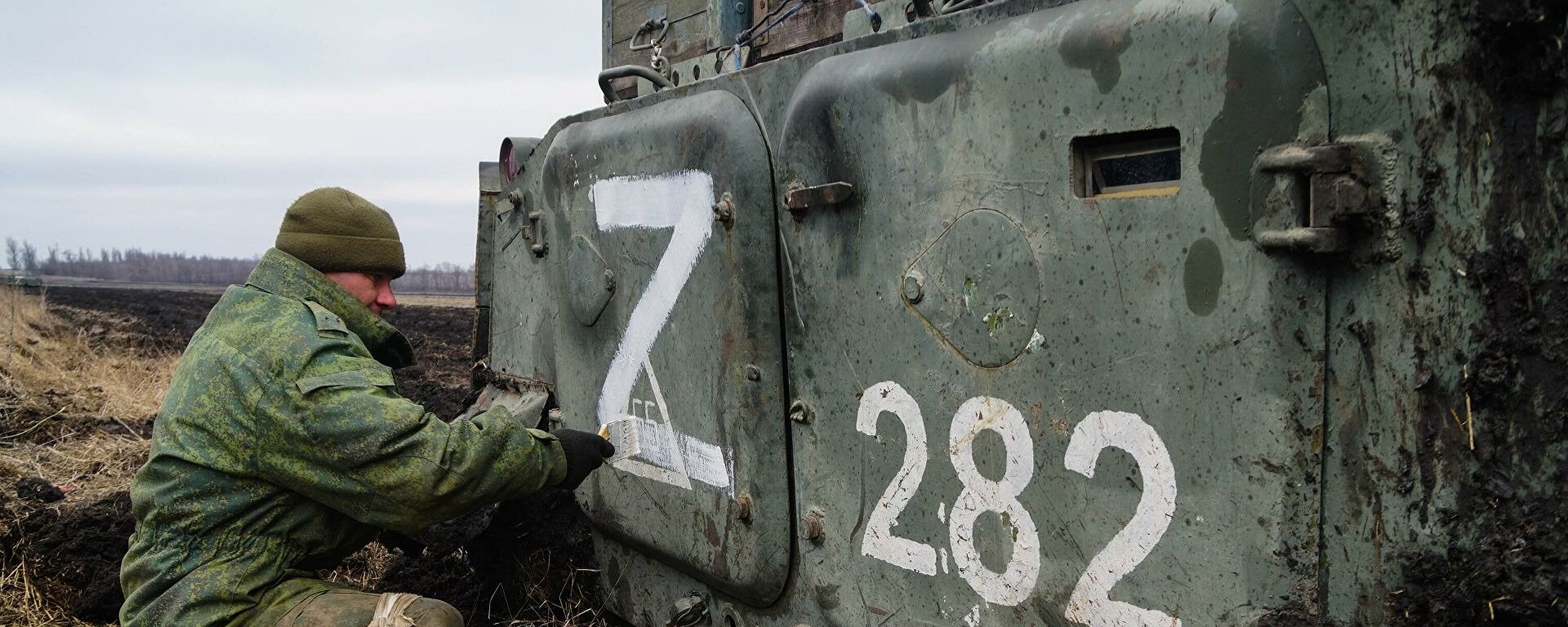 Z на военной технике. Буква v на военной технике. Буква z на военной технике. Буква о на военной технике.