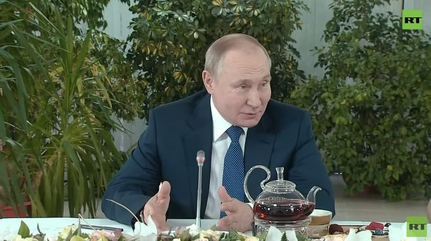 Путин: Вводить военное или особое положение в России не планируется