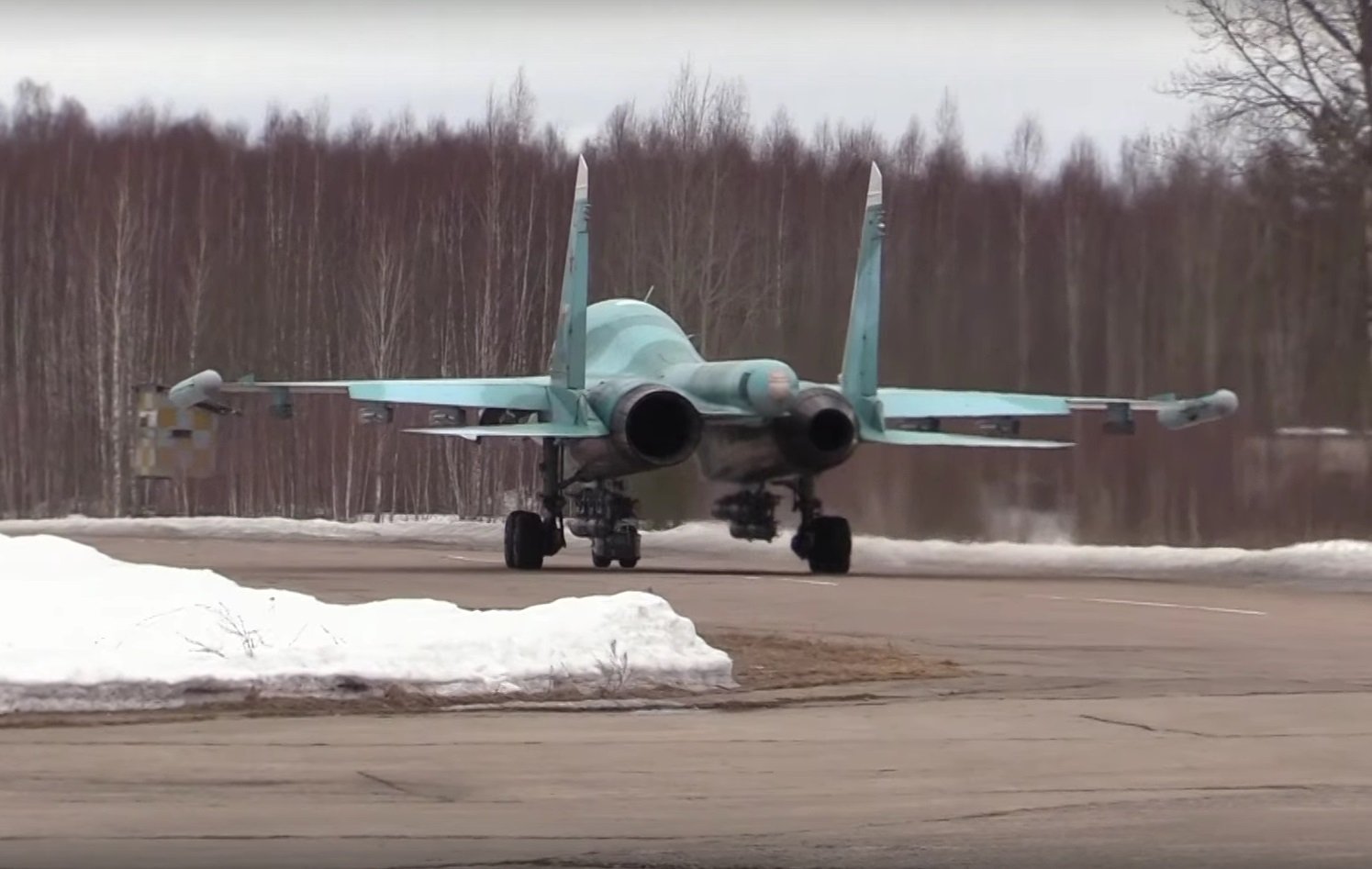 Минобороны показало пролет военной авиации над Украиной