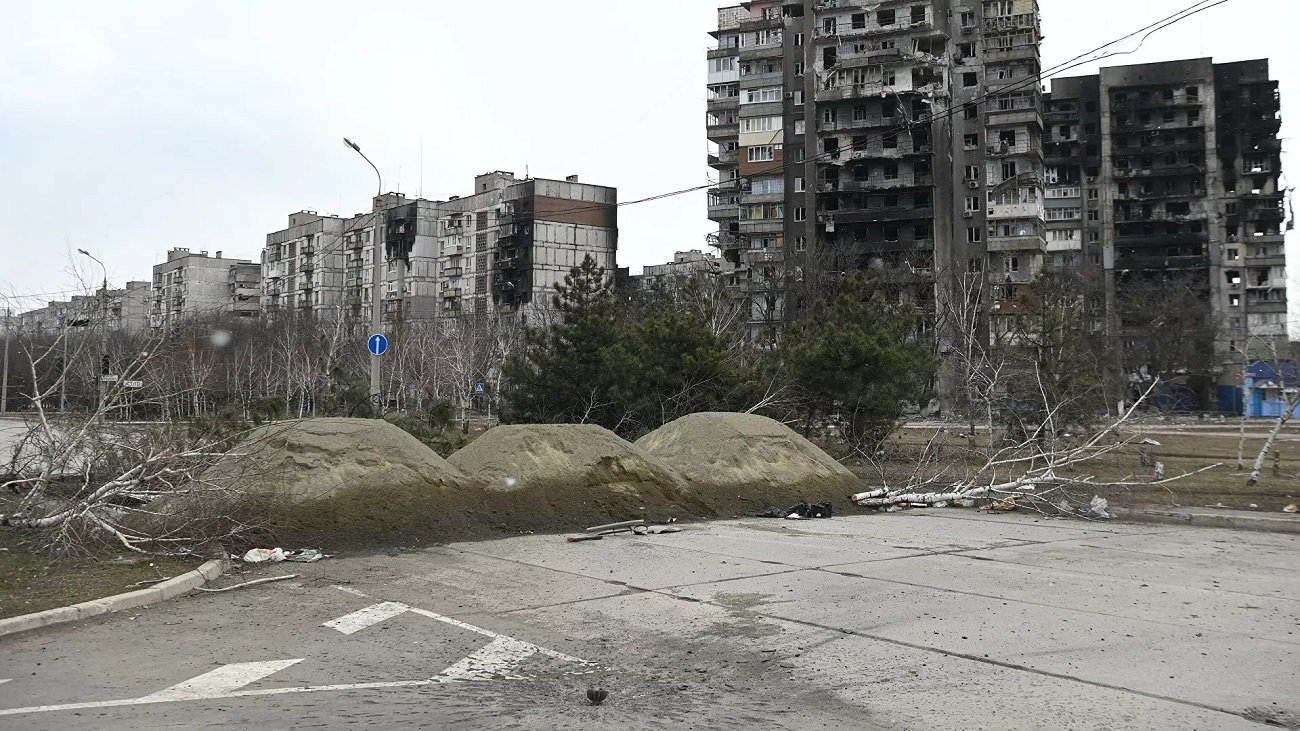 Дороги Мариуполя перекрыты баррикадами, в городе идут бои