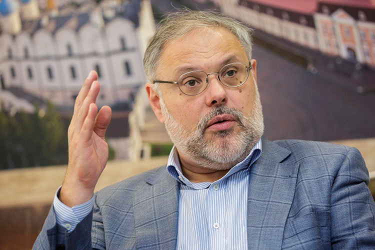 Хазин: Запад сломается в санкционном столкновении с Россией уже к апрелю
