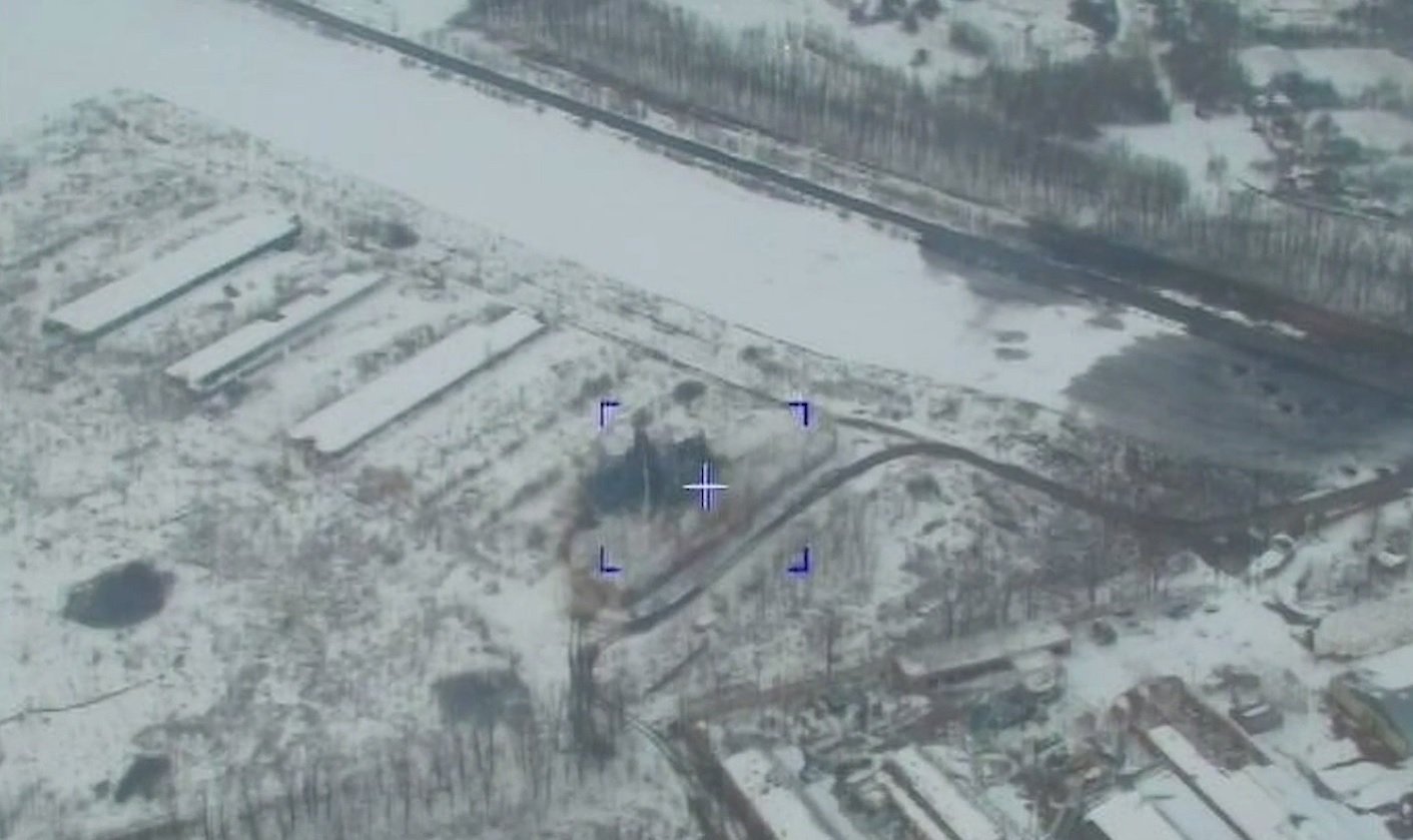 Минобороны РФ показало на видео уничтожение склада с вооружением украинской армии