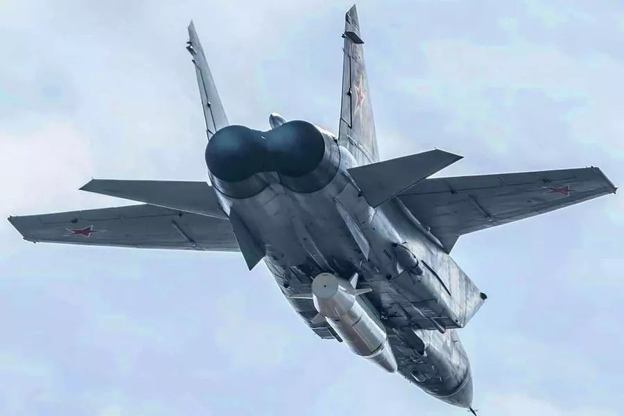 «Кинжалом» за тысячу километров: в Минобороны рассказали о гиперзвуковом ударе