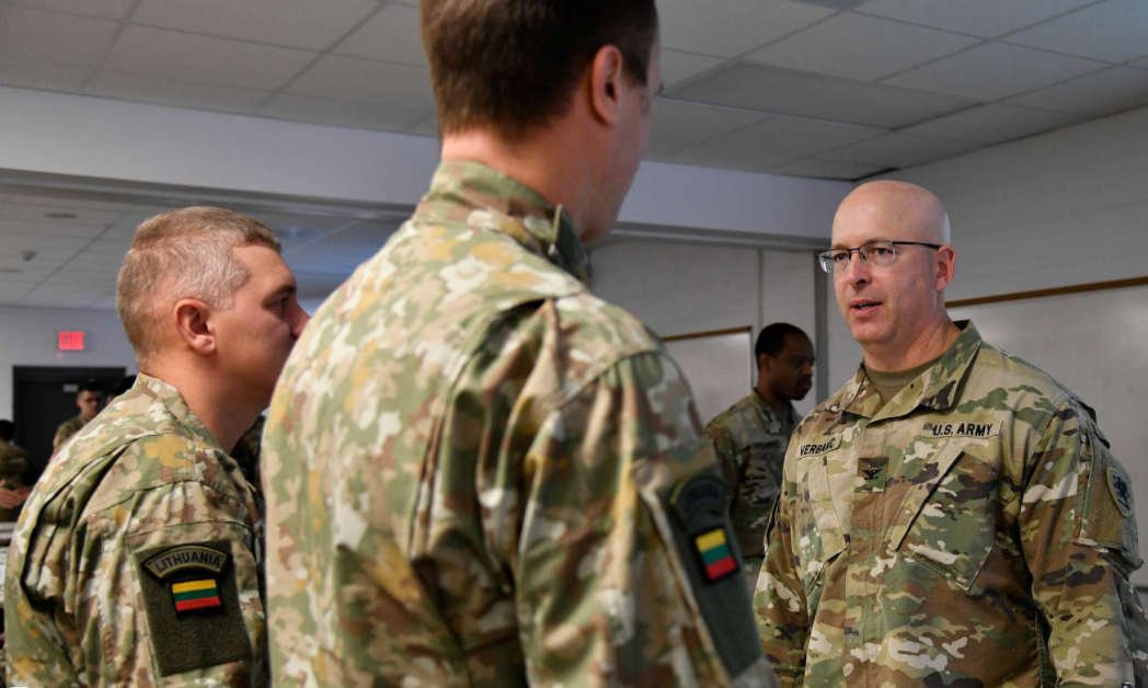 Военный эксперт Кнутов объяснил, зачем НАТО копит силы в польском Жешуве