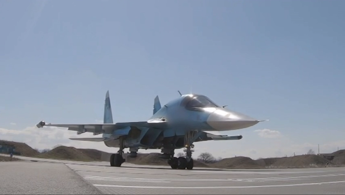 Минобороны показало уничтожение военных складов ВСУ российскими Су-34