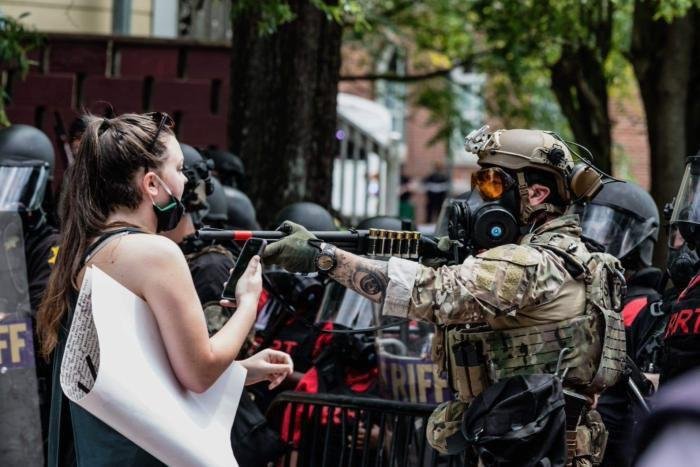 Западная цивилизация планомерно толкает себя в сторону фашизма