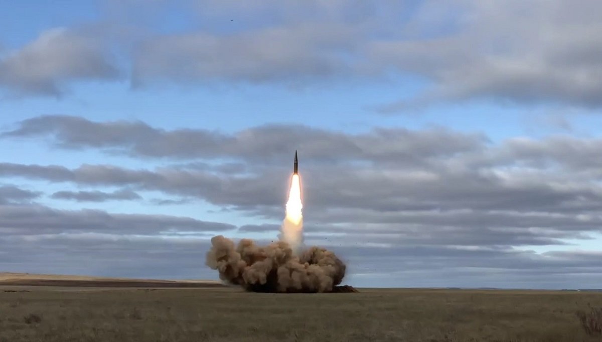 Российские войска высокоточными ракетами и «Искандерами» уничтожили склады ВСУ