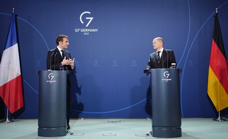 Макрон не спас мариупольских «азовцев». Шольц получил рублями по лицу