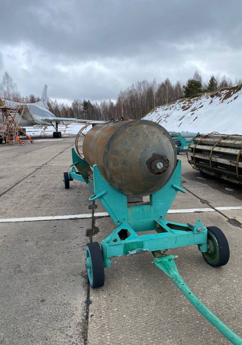 Мариуполь: Специально для «Азова» * приготовили бомбу-кувалду ФАБ-3000