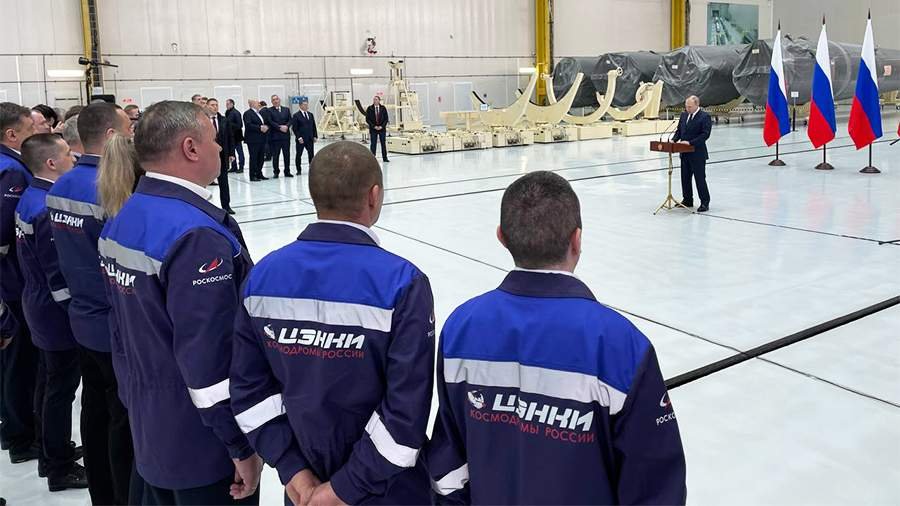 Путин заявил, что Россия возобновит лунную программу