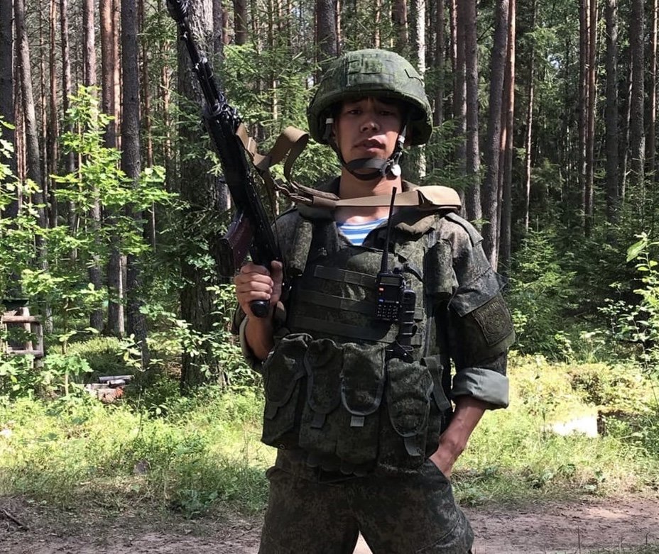 Пенсионер из Бучи несколько недель укрывал тело погибшего солдата и передал его российским войскам