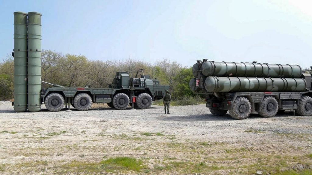 Российские С-400 начали ближе знакомиться с украинскими Ми-8