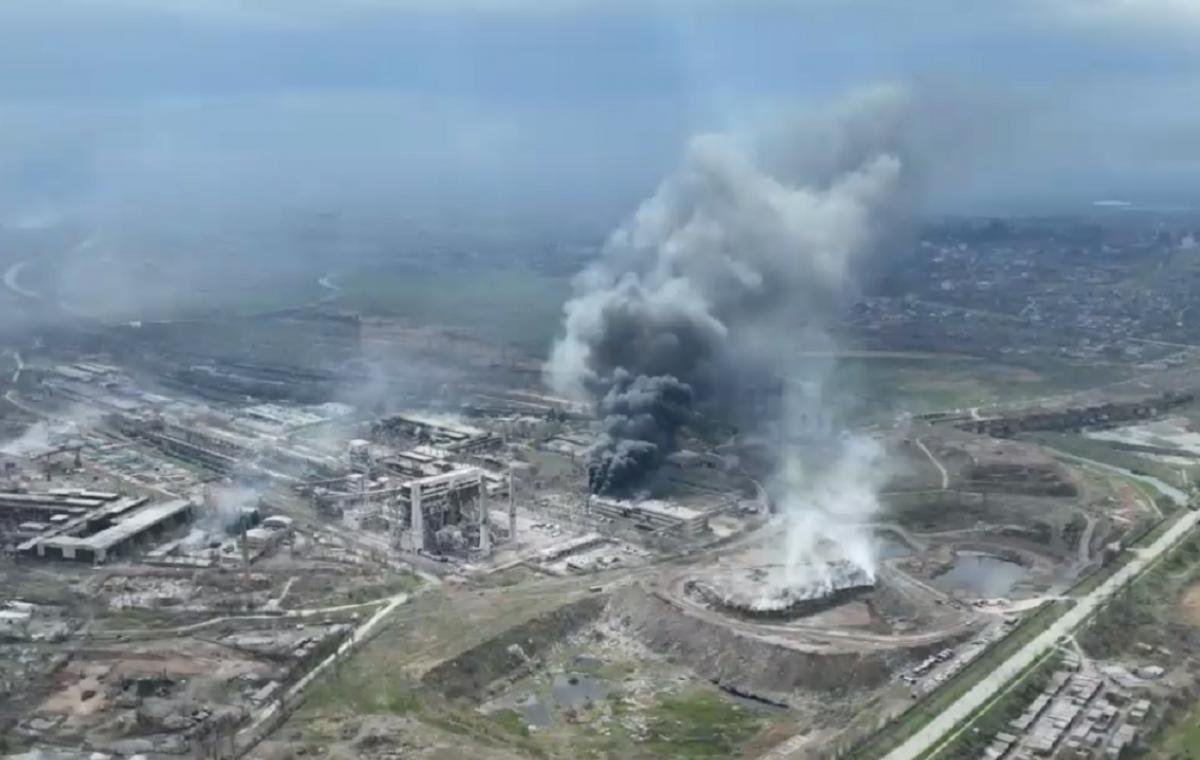 Ходаковский показал кадры удара авиации РФ по «Азовстали»