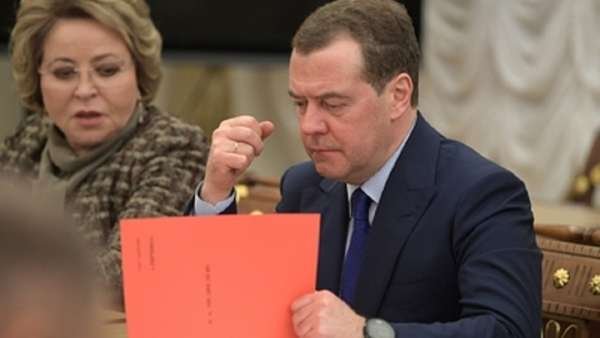 Новые враги Украины. Медведев сделал прямое предупреждение трём странам: "Берегитесь!"