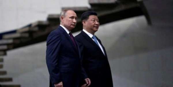 Как мир раскалывается на два враждующих лагеря