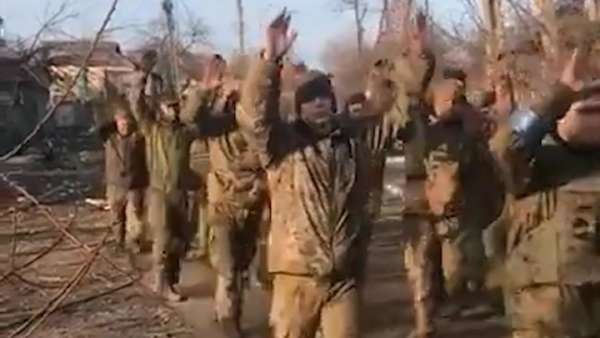 Сдача в плен становится бизнесом. Украинские военные бегут с поля боя